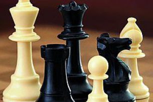 مسابقات دوستانه شطرنج ورزشکاران نابینا و کم بینا